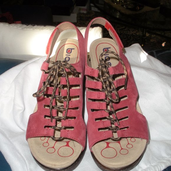 bionicq Shoes - Bionicq suede leather sandals Velcro back fasten strap